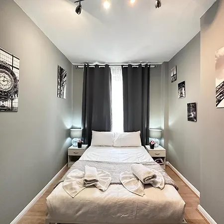 Light Budget Studio Apartment On Edgware Road, Central London